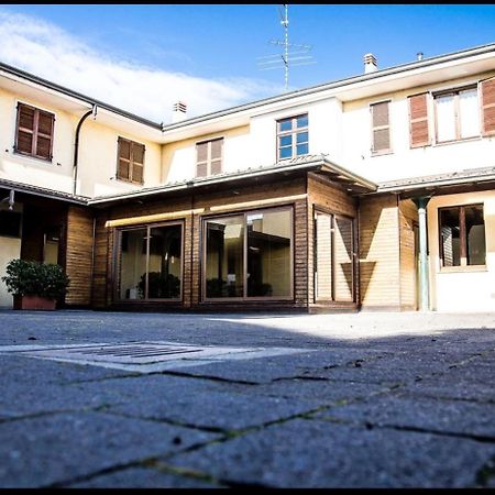 Manfredi Ristorante Con Alloggio Romentino エクステリア 写真