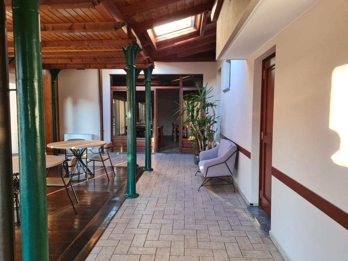 Manfredi Ristorante Con Alloggio Romentino エクステリア 写真