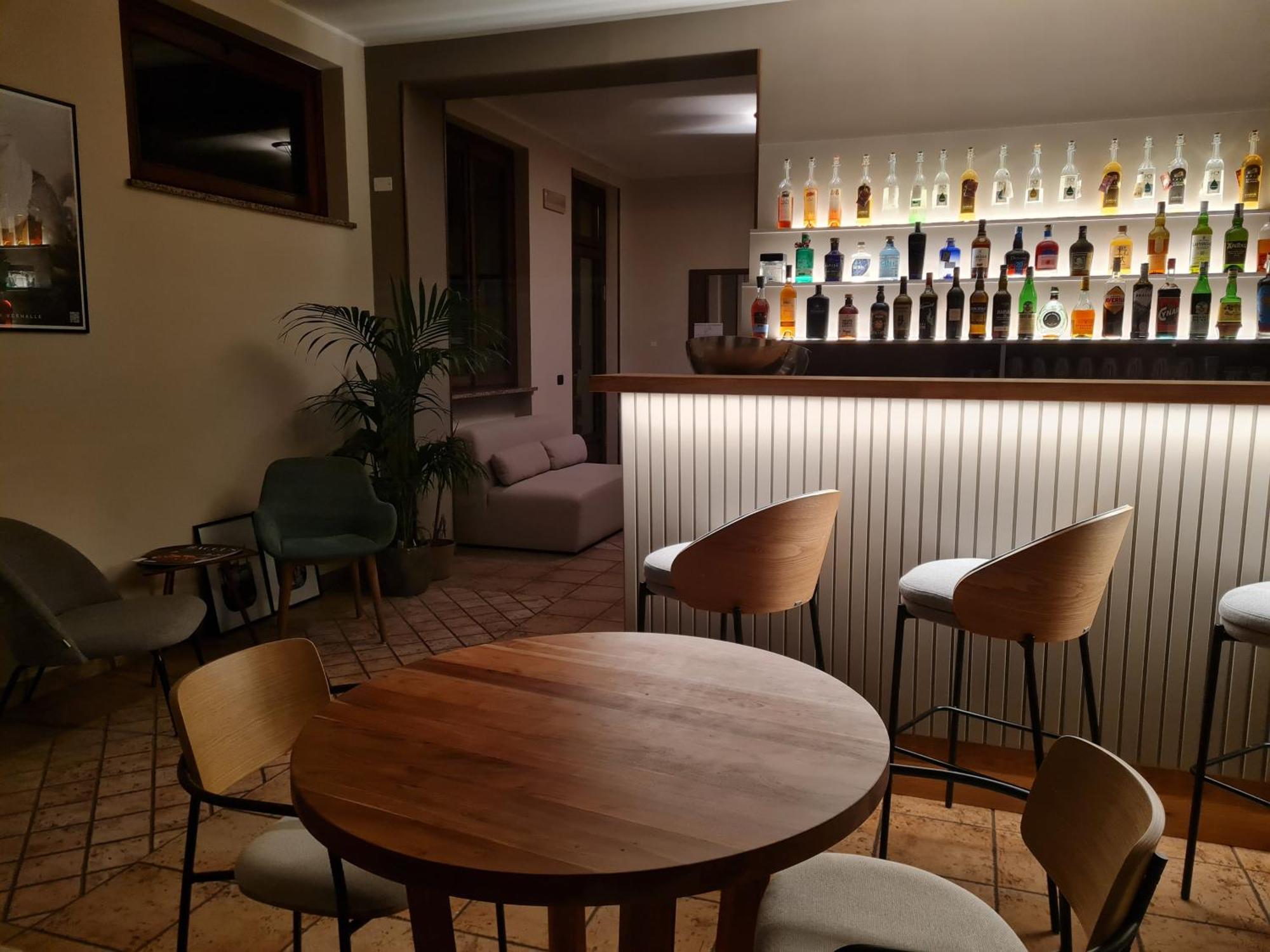 Manfredi Ristorante Con Alloggio Romentino エクステリア 写真
