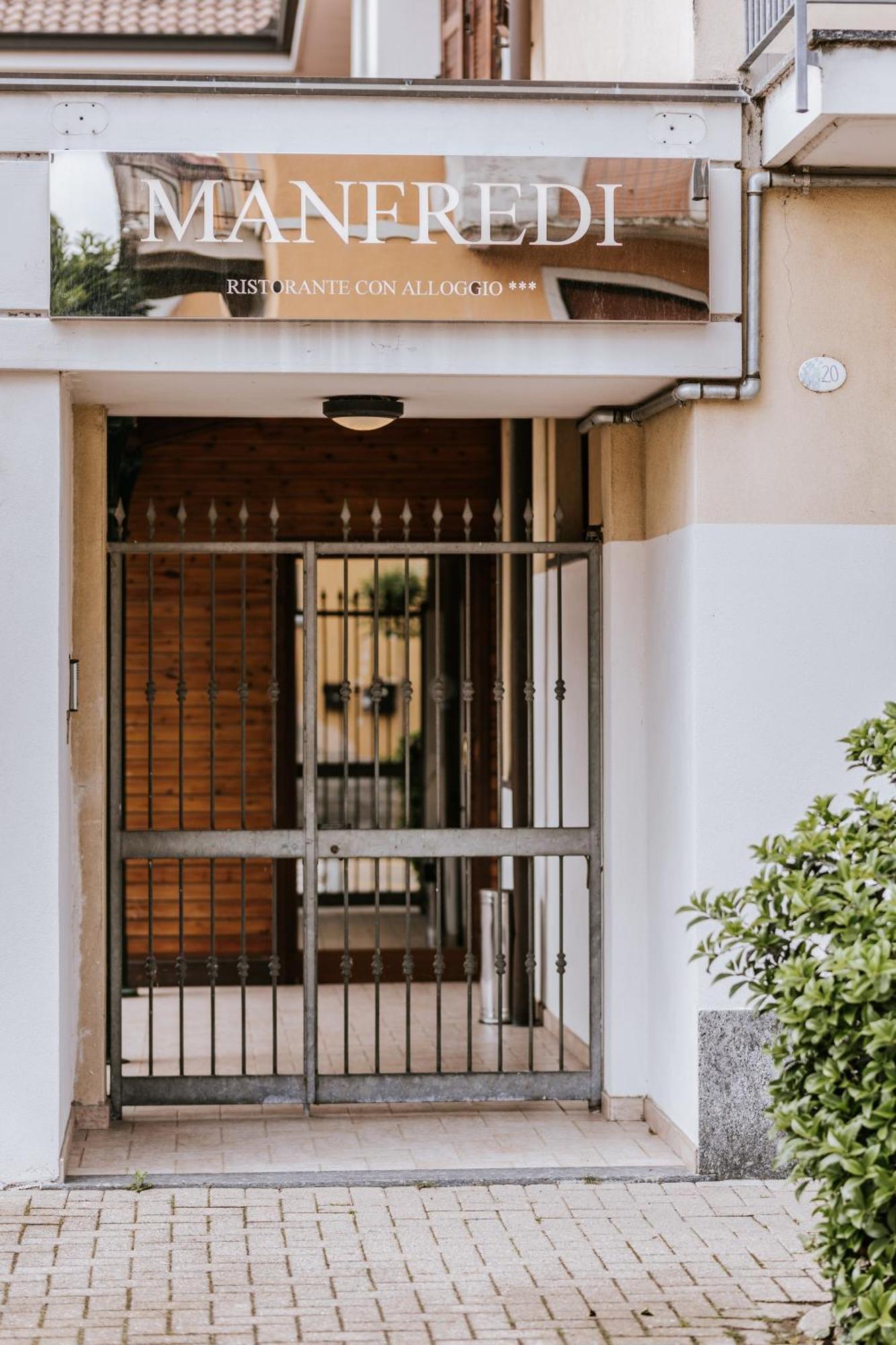 Manfredi Ristorante Con Alloggio Romentino エクステリア 写真